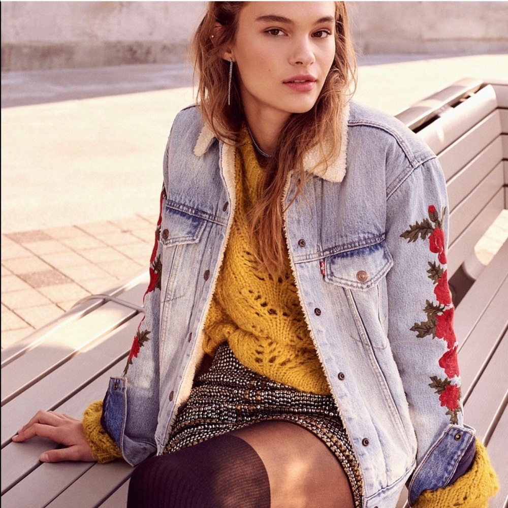 Levi’s Sherpa Embroidered Trucker Jacket Size M